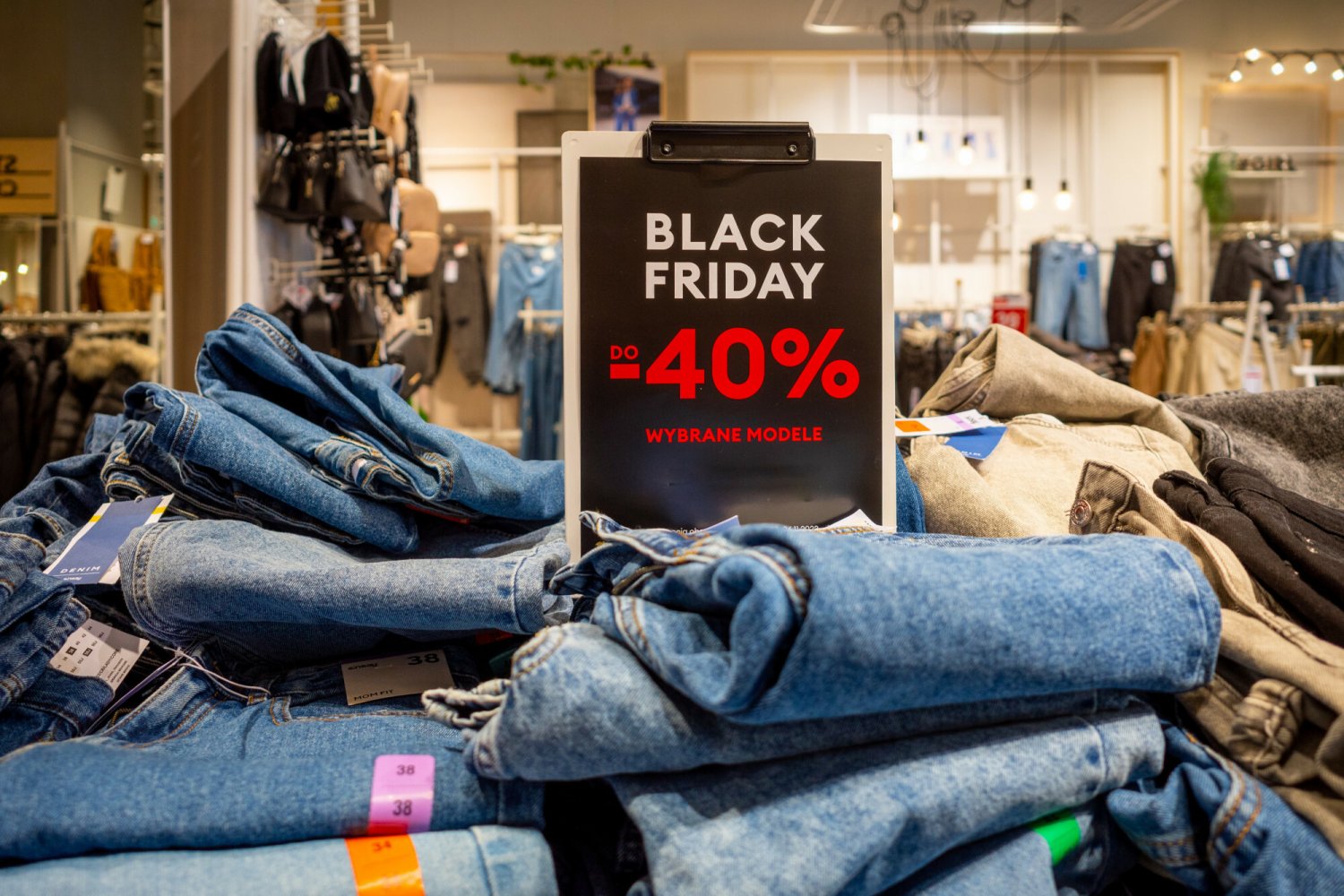 Levis zamyka fabrykę w Płocku – masowe zwolnienia