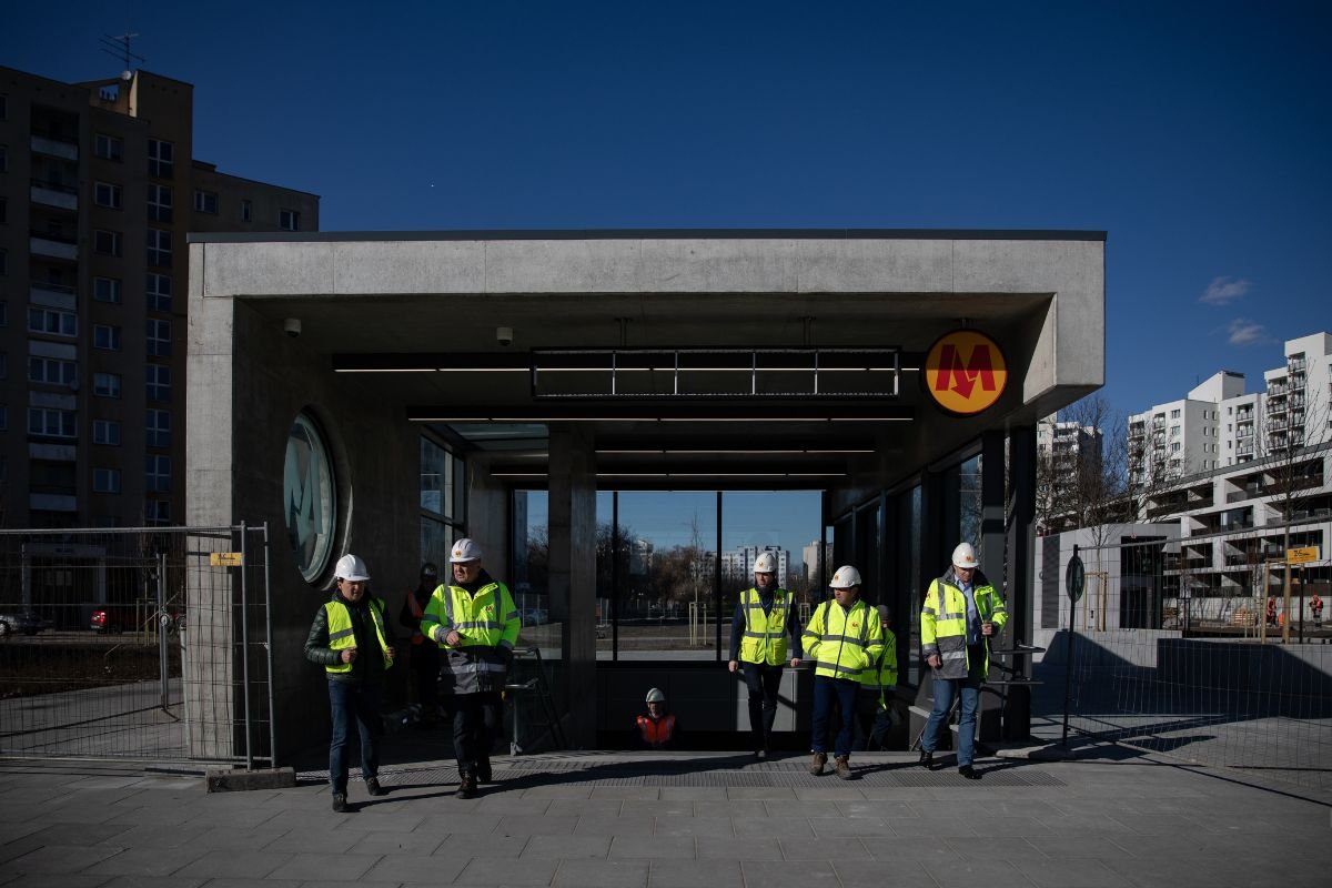 Metro na Targówek jest już gotowe. Pociągi wyruszą po wakacjach.