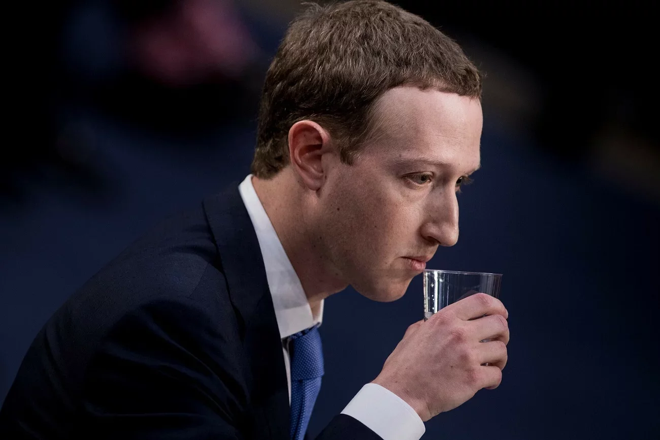 CEO Facebooka, Mark Zuckerberg, zbiedniał w jeden dzień o prawie 30 mld dolarów