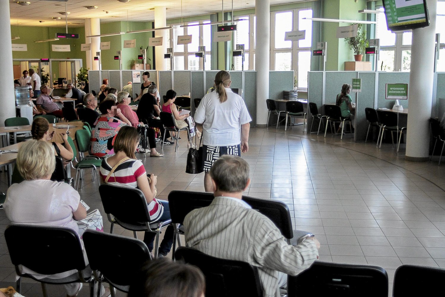 Rząd chce zlikwidować próg zarobkowy, od którego przestaje płacić się składki ZUS