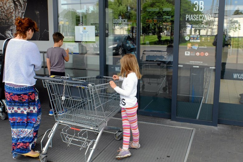 Przed sklepami Lidla staną Paczkomaty