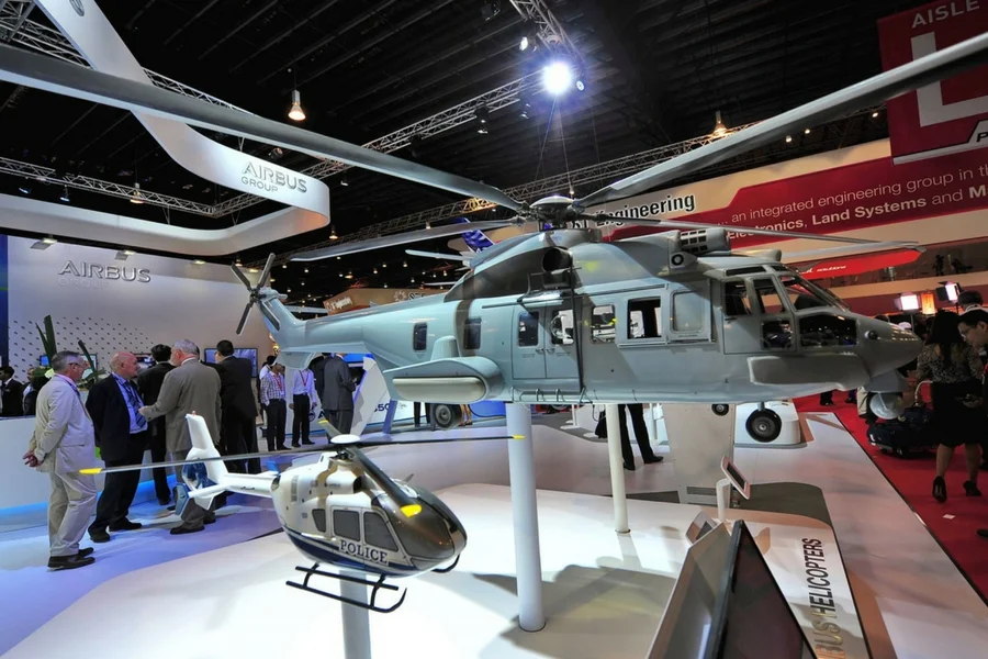 Model helikoptera caracal na targach w Singapurze.