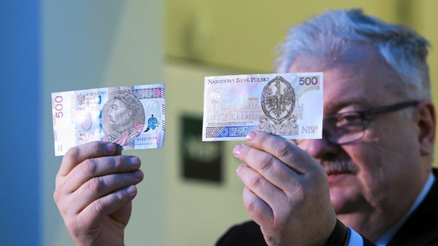 500 zł to w naszych umysłach dużo. Strach zgubić taki banknot.