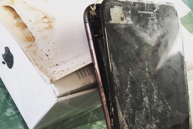 To uczucie, kiedy twój nowy smartfon zostaje dostarczony w takim stanie.