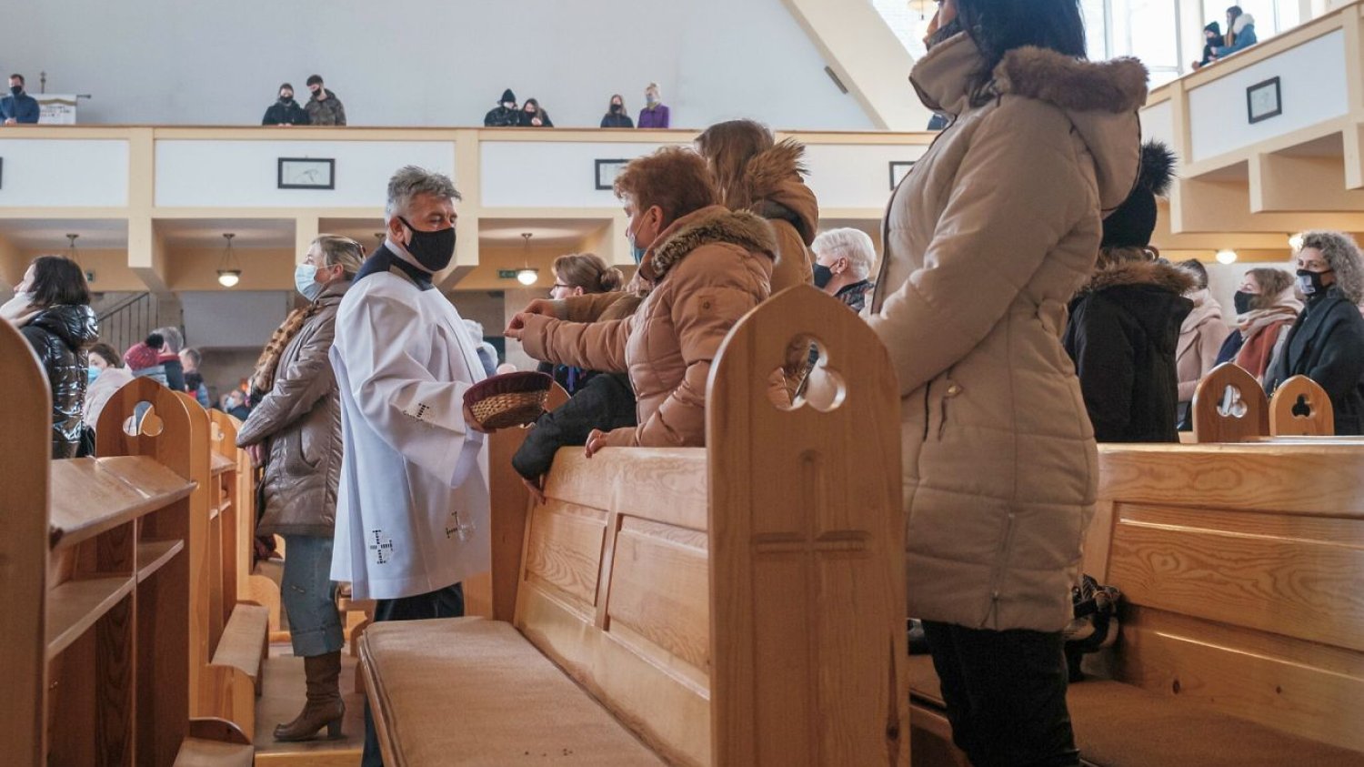 Ławka w kościele to promocja drewna? Oczywiście, należy się wygrana w konkursie