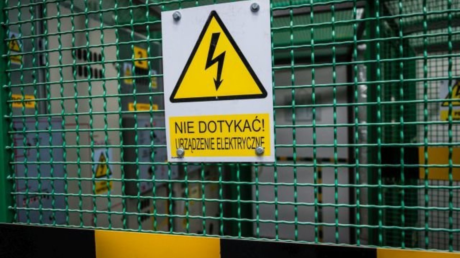 Spółki energetyczne zamierzają sądzić się ze Skarbem Państwa. W ustawie o cenach energii ma brakować 6 mld zł na rekompensaty za zamrożenie cen prądu.