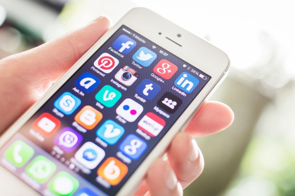 Za ile ludzie byliby skłonni zrezygnować z Facebooka i innych produktów cyfrowych? Sprawdzili to naukowcy.