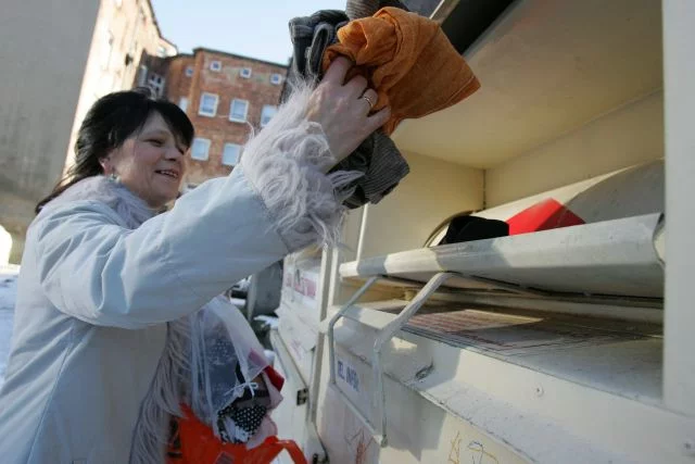 Kontenery na zużytą odzież stoją w praktycznie każdym polskim mieście, jest ich ok. 60 000.