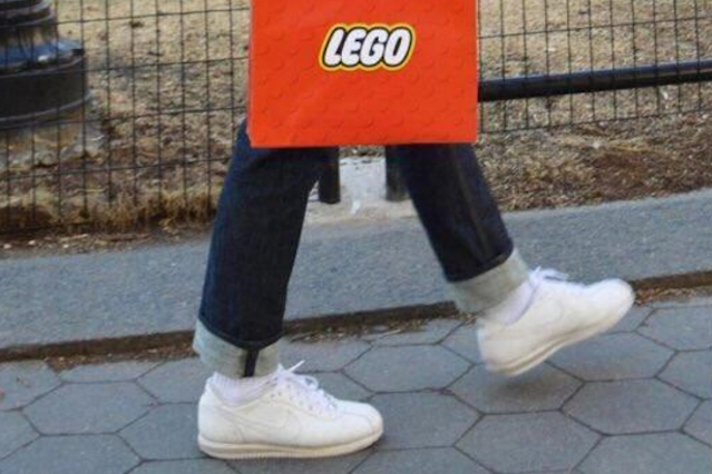 Designerzy są dobrzy w te klocki (LEGO).