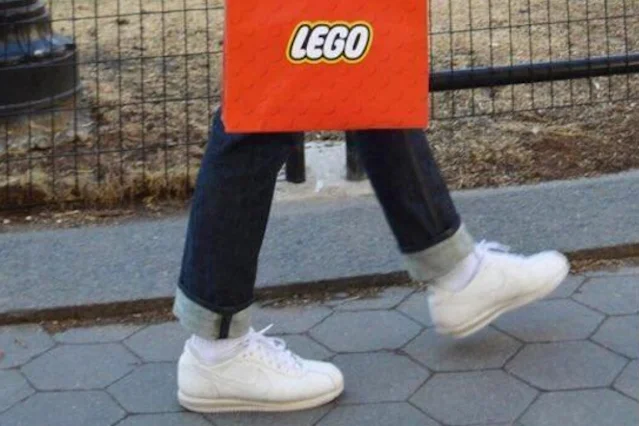 Designerzy są dobrzy w te klocki (LEGO).