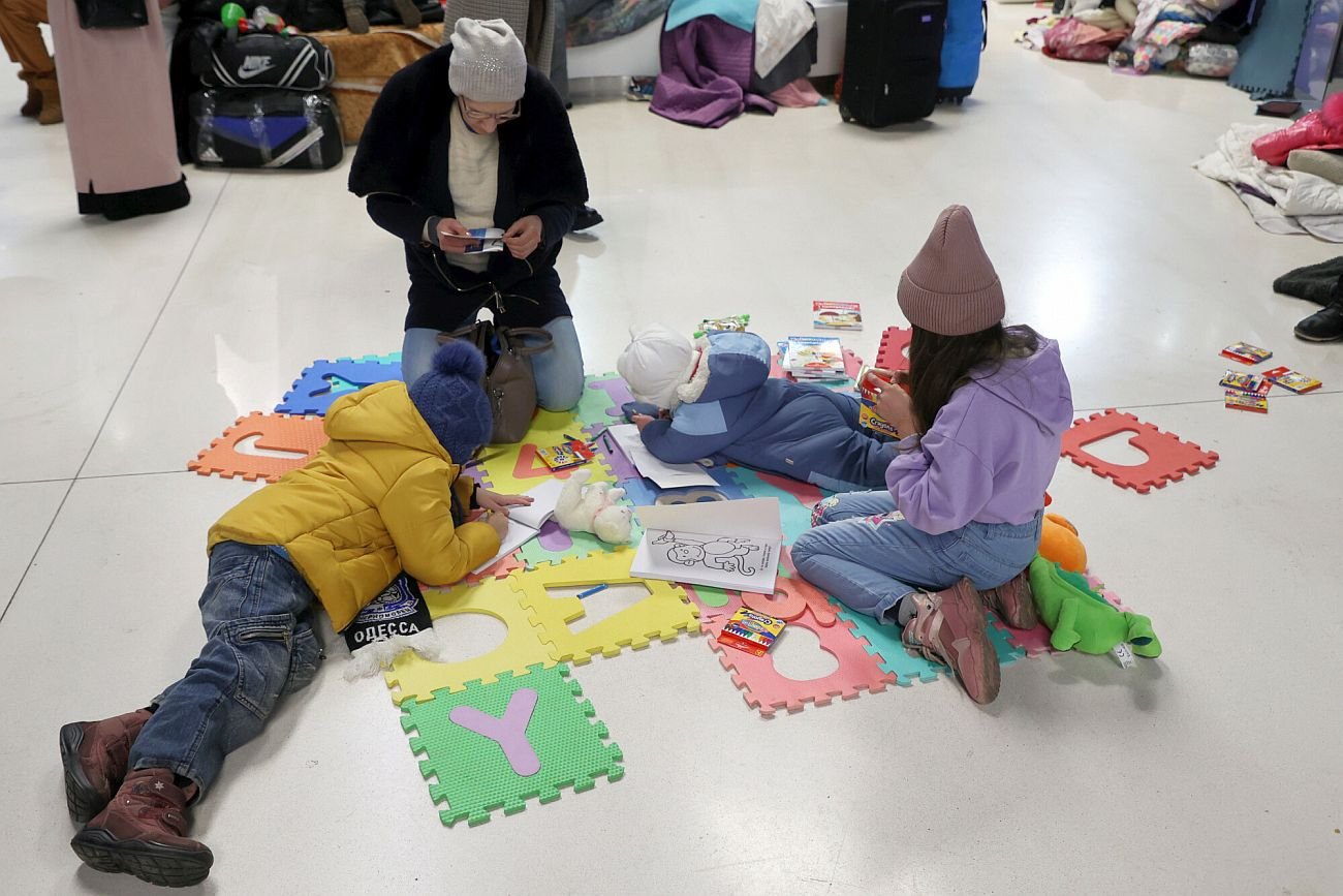 Wielu uchodźców utknęło na dworcach kolejowych