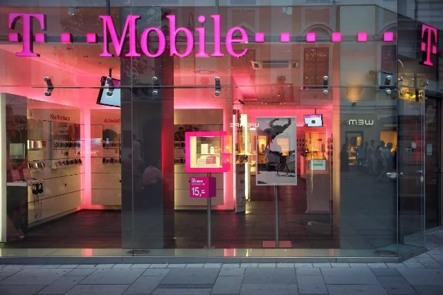 Amerykański oddział T-Mobile dostał karę za wprowadzanie klientów w błąd - w ich słuchawkach był odtwarzany dźwięk połączenia, mimo iż jeszcze do niego nie doszło.