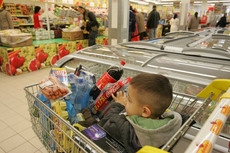 Zakupy w Wielkanoc będą luźniejsze i lepiej rozłożone w czasie dzięki wydłużeniu godzin pracy w Biedronce, Lidlu, Netto i Kauflandzie