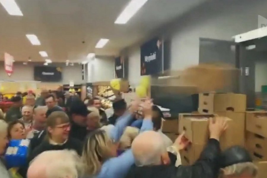 Tym razem atrakcją dla tłumów okazały się być piersi z kurczaka.