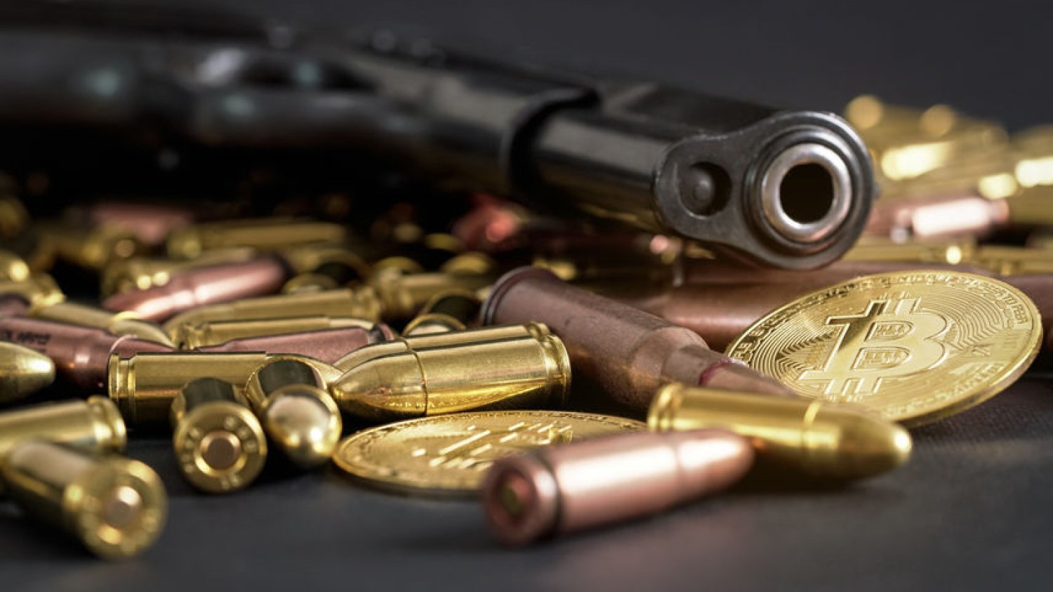 Broń, pistolet, naboje, bitcoin, kryptowaluty