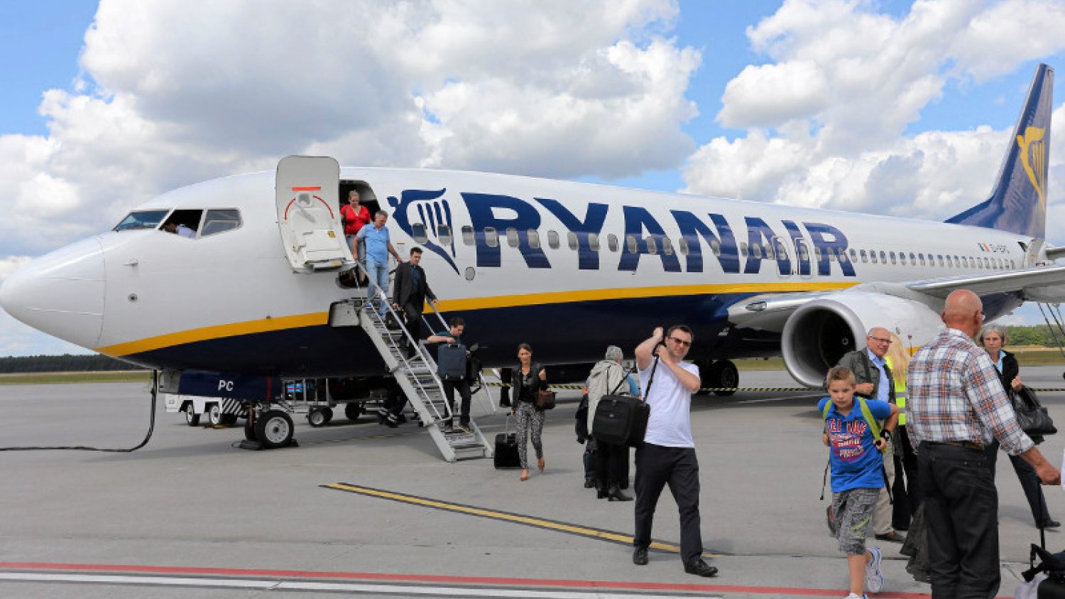 Ryanair stawia na współpracę z polskimi biurami podróży. W efekcie mogą ucierpieć małe lotniska i linie czarterowe.