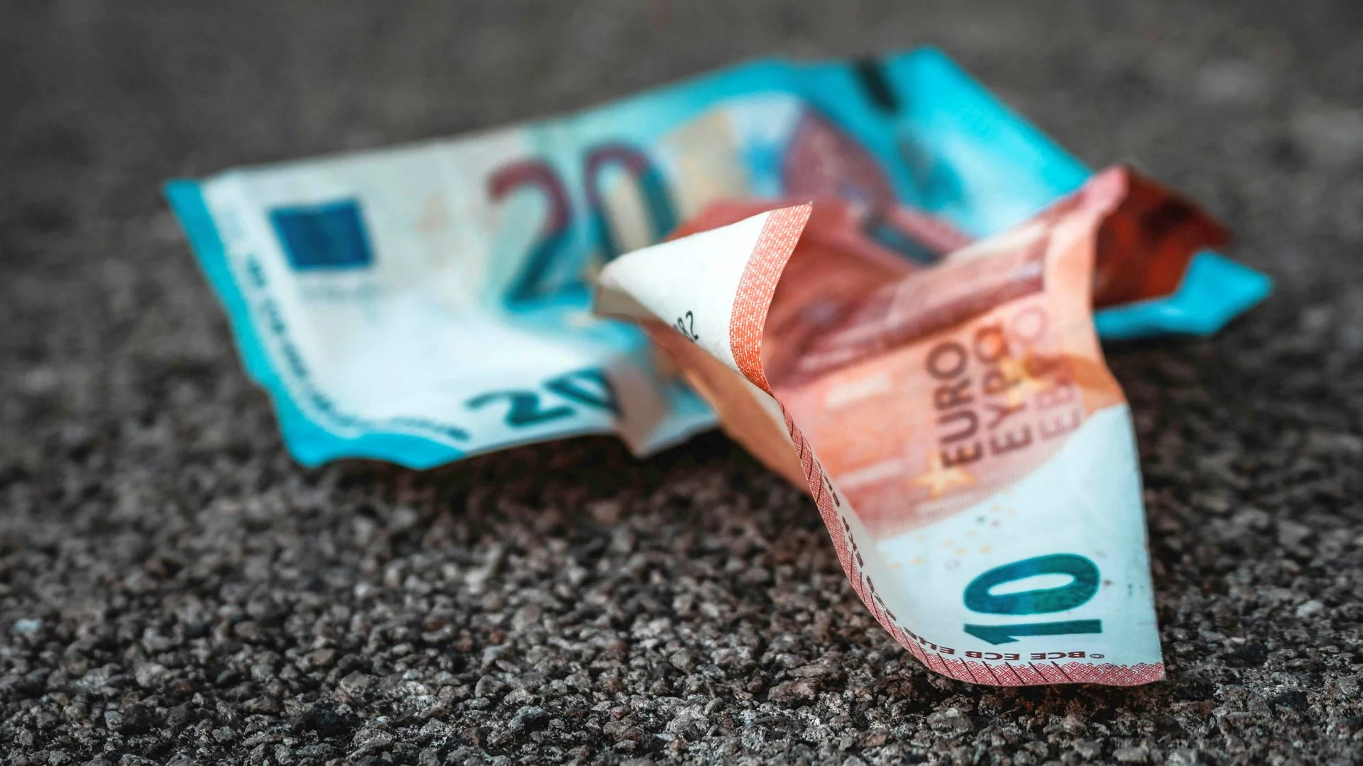 Myślisz, że inflacja w Polsce jest wysoka? Tak wypadamy wśród krajów UE Pogniecione banknoty euro