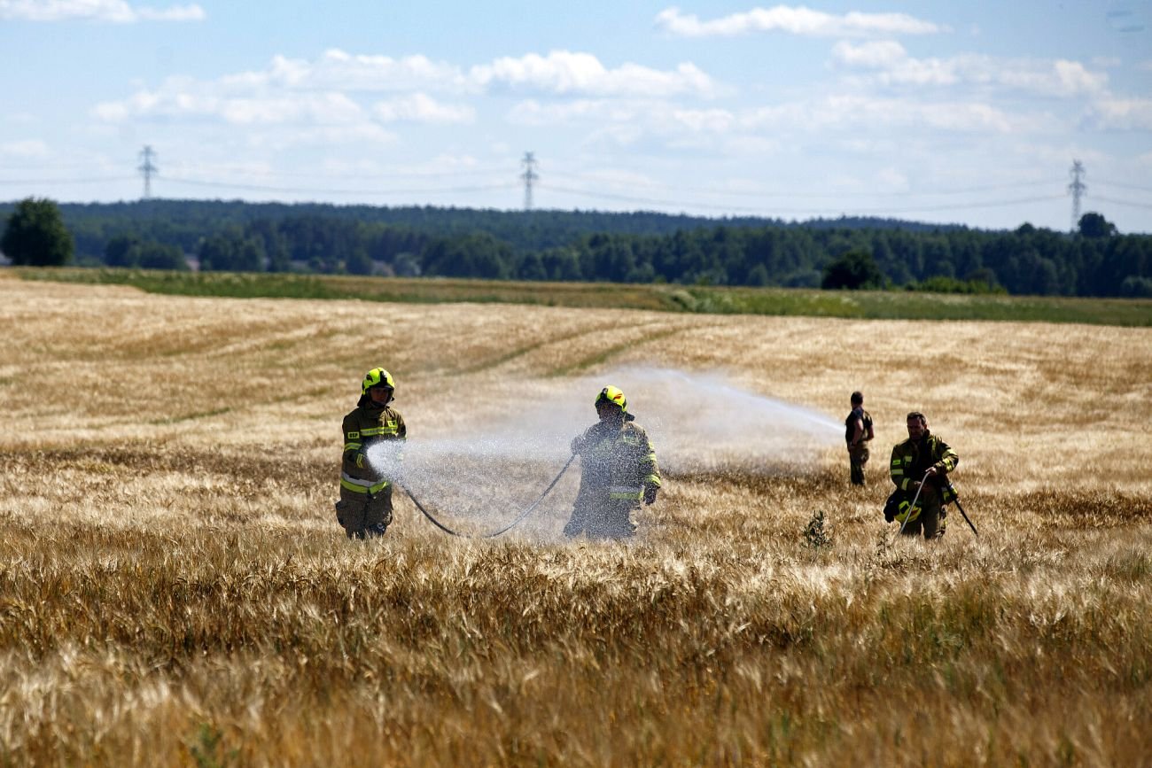 Strażacy zajmują się dziś częściej walką ze skutkami zjawisk atmosferycznych, niż pożarami.