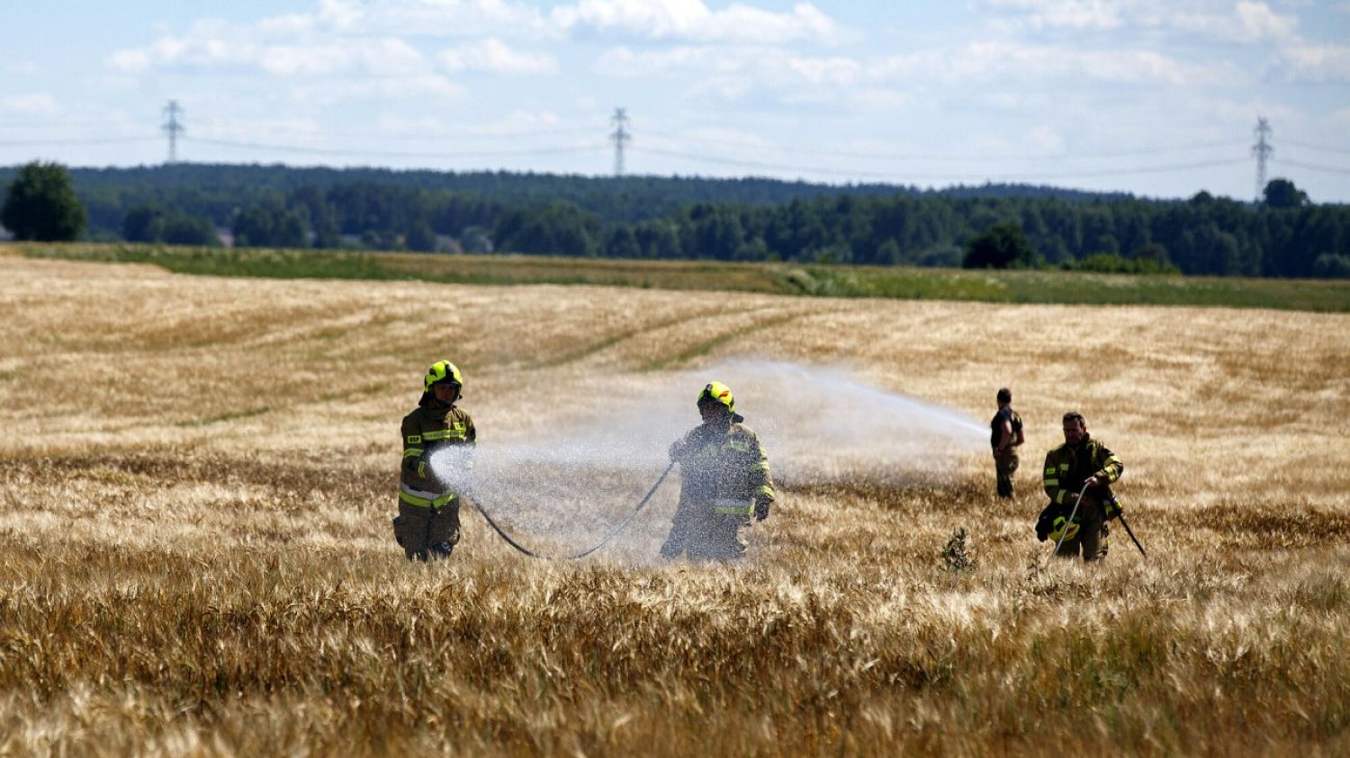 Strażacy zajmują się dziś częściej walką ze skutkami zjawisk atmosferycznych, niż pożarami.