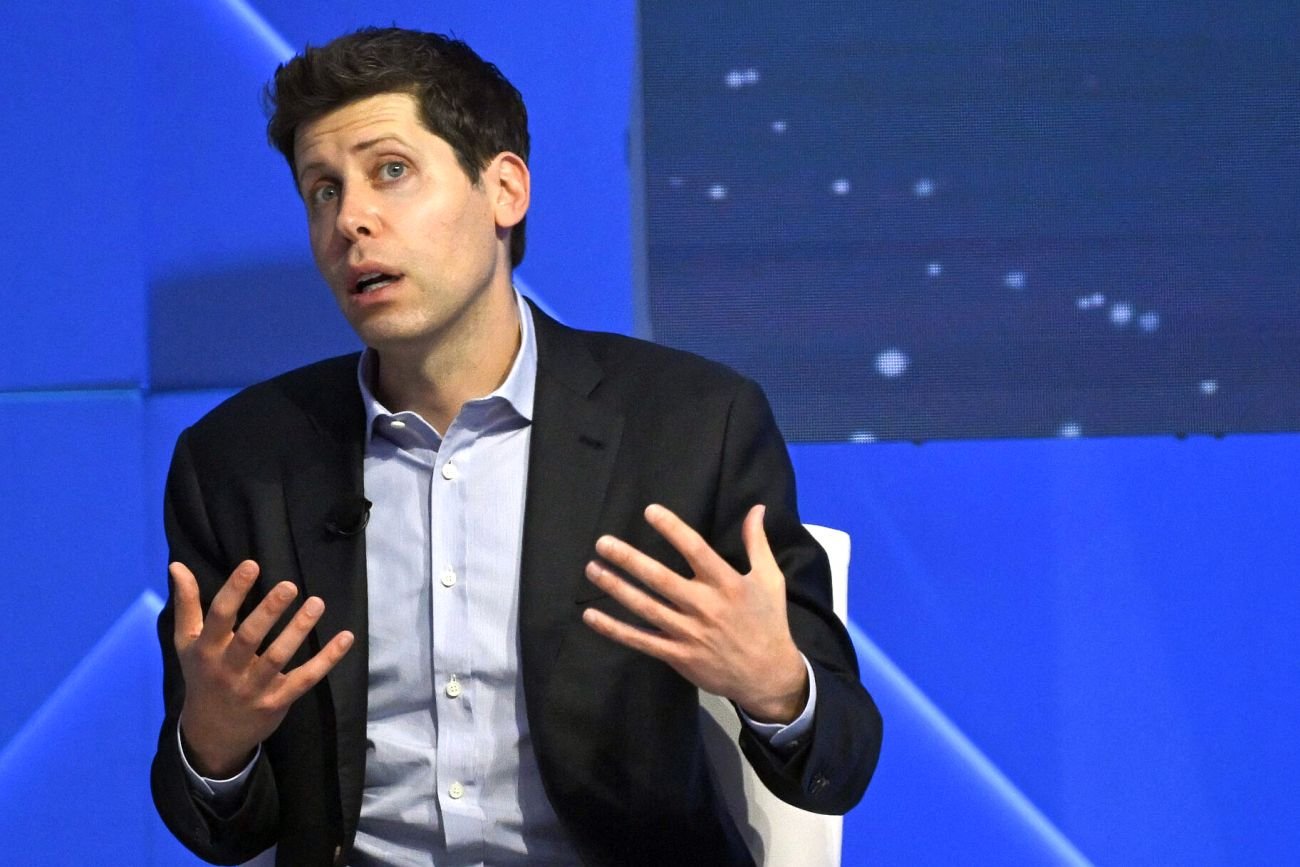 Sam Altman został w trybie ekspresowym wyrzucony z OpenAI, firmy, której jest współzałożycielem. To ona wypuściła ChatGPT