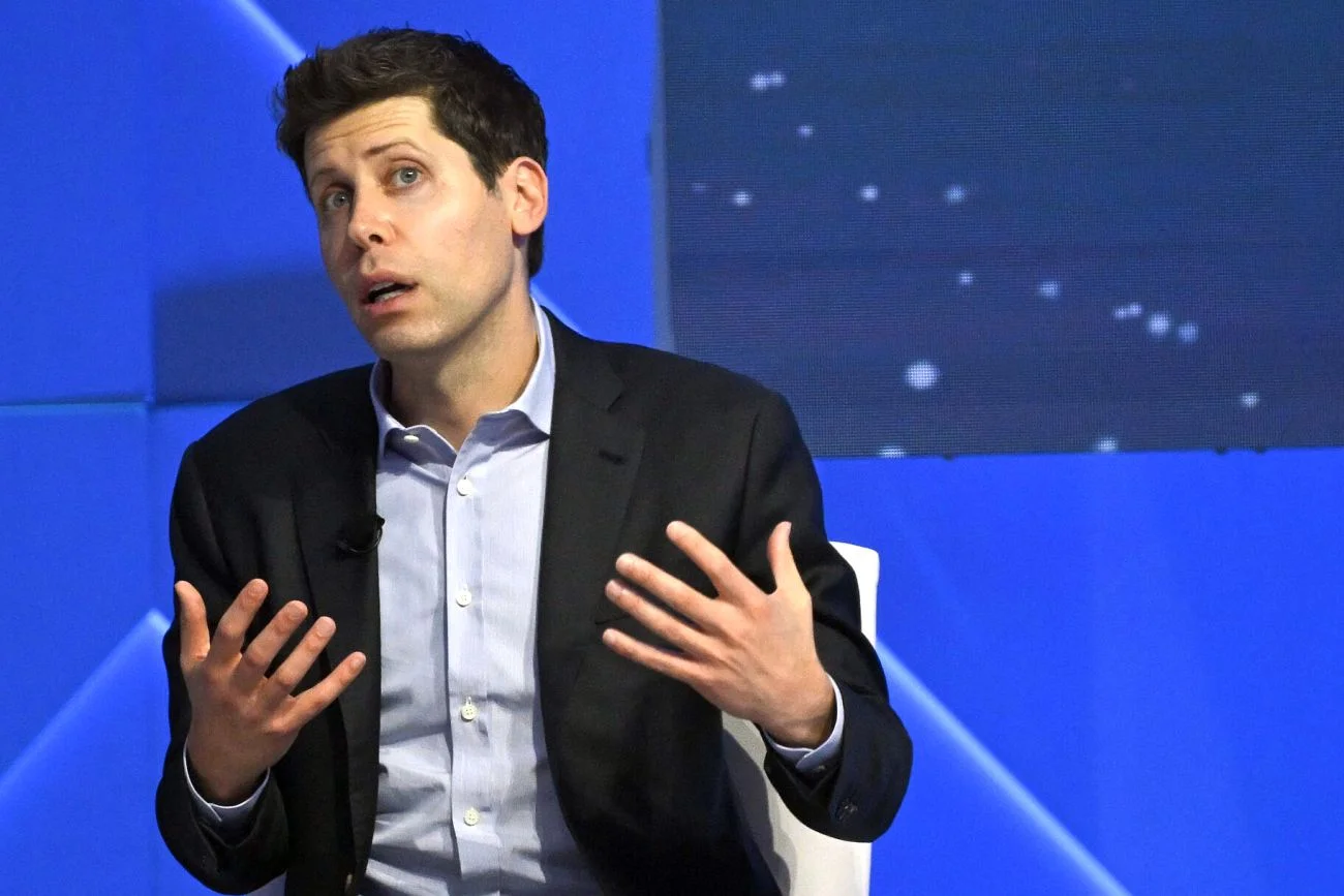 Sam Altman został w trybie ekspresowym wyrzucony z OpenAI, firmy, której jest współzałożycielem. To ona wypuściła ChatGPT