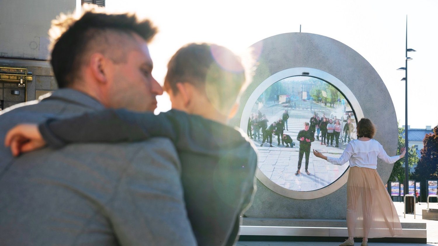 Instalacja artystyczna w Lublinie. Specjalny portal umożliwia komunikację między Lublinem a Wilnem.
