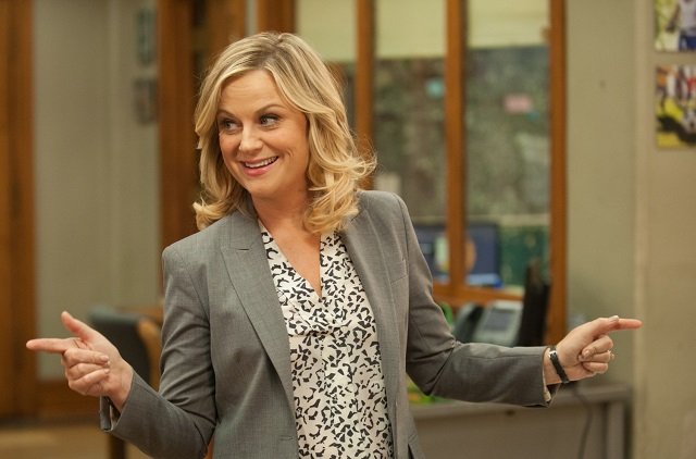 Zadawaj dużo pytań, słuchaj ludzi i wczuwaj się w ich emocje. To najlepszy sposób, by zyskać ich sympatię.