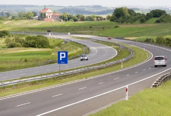 Jak informuje Forsal.pl, w Polsce w latach 2008–2012 powstało 1371 km dróg krajowych za 80 mld zł, a jednocześnie zbankrutowała rekordowa liczba firm budowlanych.