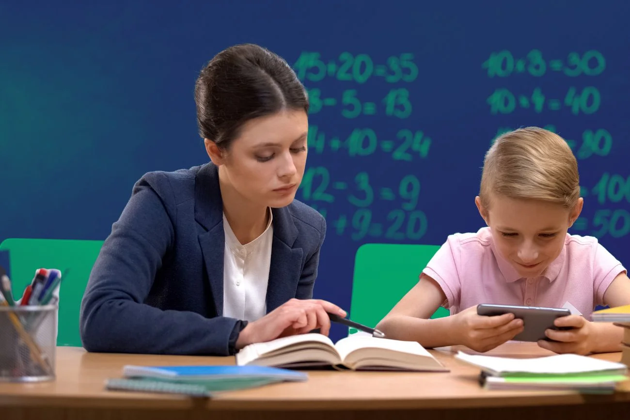 Korepetycje stały się normą. Takie są ceny w 2025 roku Korepetycji jest coraz więcej i ceny również dostosowują się do potrzeb rynku.