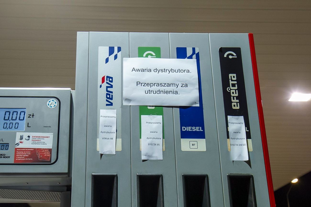Stacje Orlenu dotknęła fala tajemniczych "awarii", inne koncerny uczciwie piszą o braku paliw