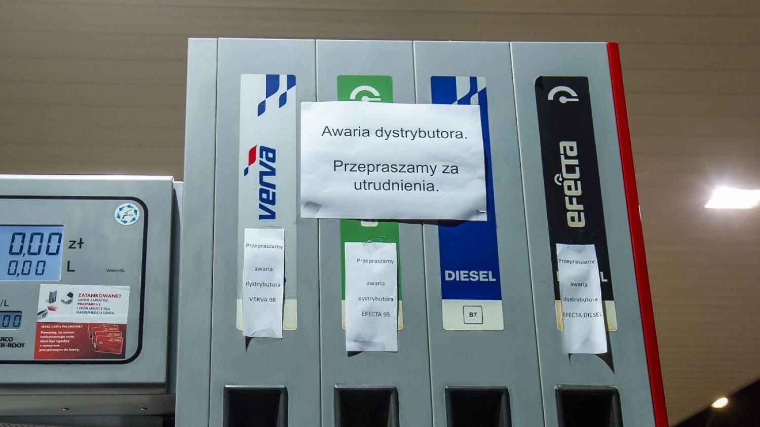 Stacje Orlenu dotknęła fala tajemniczych "awarii", inne koncerny uczciwie piszą o braku paliw
