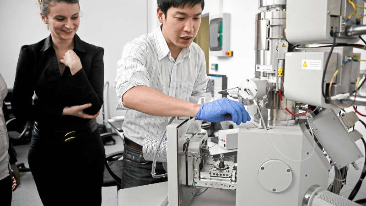 Prawie 400 mln złotych wyniósł przychód branży nanotechnologii w 2013. roku w Polsce. Na zdjęciu instytut nanotechnologii na Uniwersytecie Gdańskim