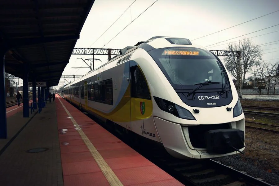 Bywa, że w składzie pociągu nie ma wagonu, w którym znajdowało się przypisane pasażerowi miejsce.