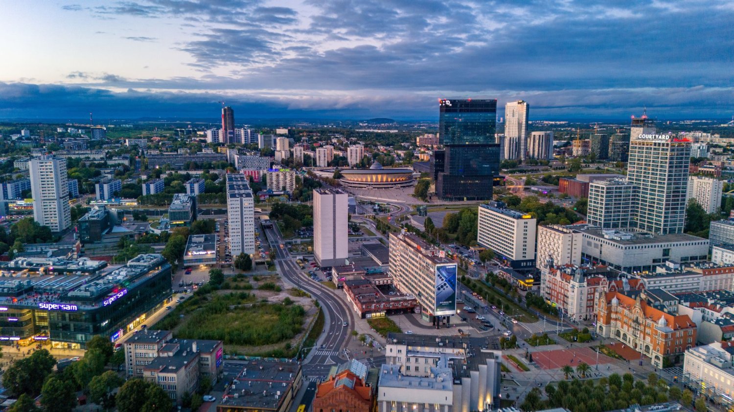 SCT w Katowicach już działa. Kierowcy starszych aut oberwą po kieszeni Centrum miasta Katowice.