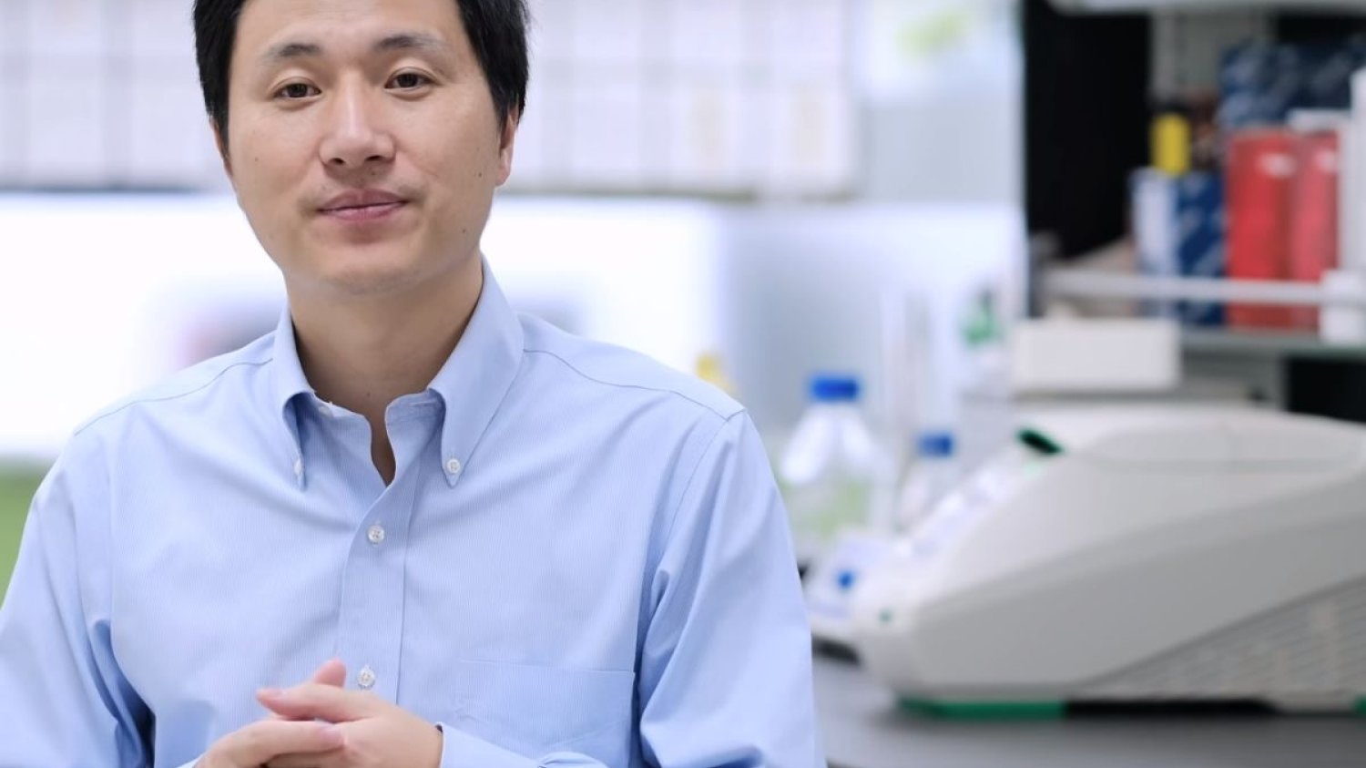 He Jiankui, nazywany chińskim frankensteinem, został skazany na trzy lata więzienia za to, że zmodyfikował DNA dwóch dziewczynek.