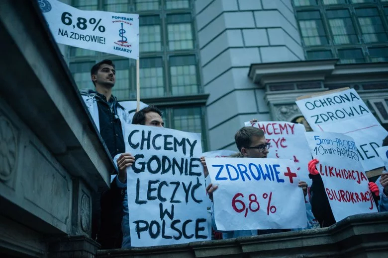 Lekarze domagają się nie tylko wyższych zarobków, ale też zwiększenia wydatków na służbę zdrowia