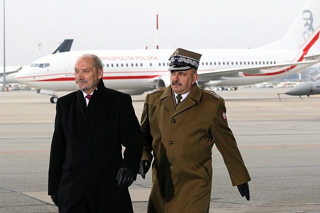 Antoni Macierewicz chwalił się kupnem Boeinga 737 dla polskich VIP-ów. Tyle, że od 2017 roku nie ma go kto pilotować