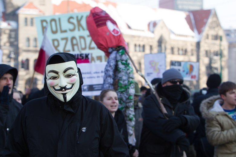 Białe okładki gazet mają zwrócić uwagę na procedowane przez Parlament Europejski przepisy.