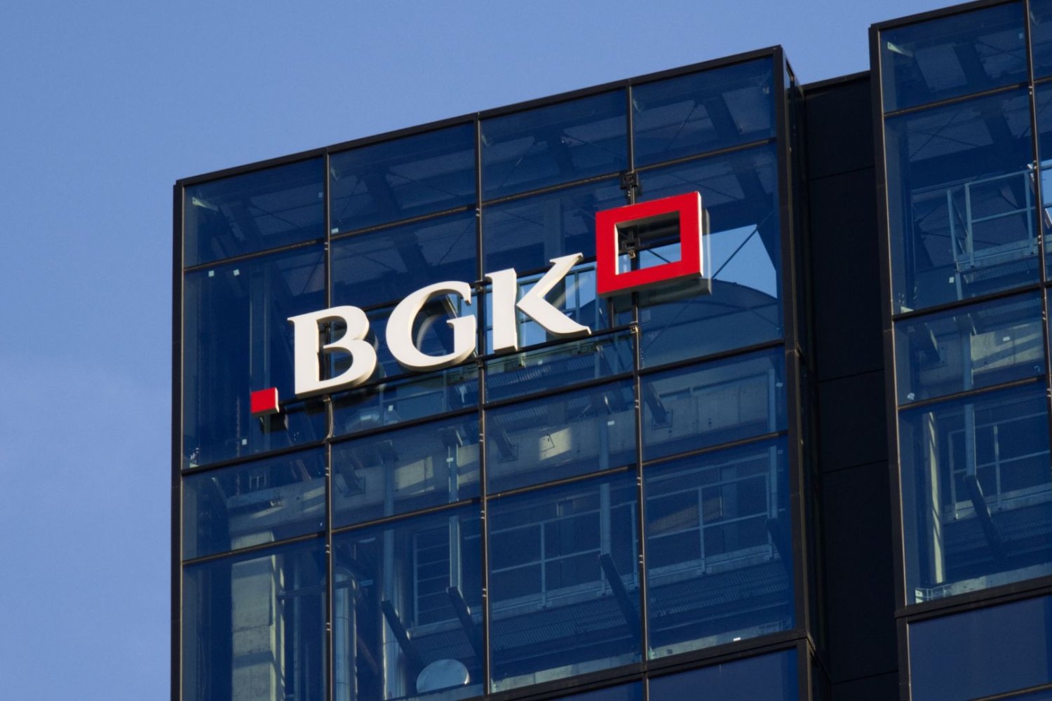 Wielki zastrzyk gotówki dla polskich firm. Rząd wykłada 7 mld zł Budynek BGK, czyli Bank Gospodarki Krajowej