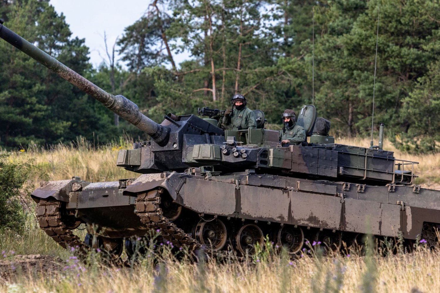 Czołg K2 na poligonie. Koreańskie pantery ruszają do Polski. Pierwsze 28 czołgów wypływa już za kilka dni