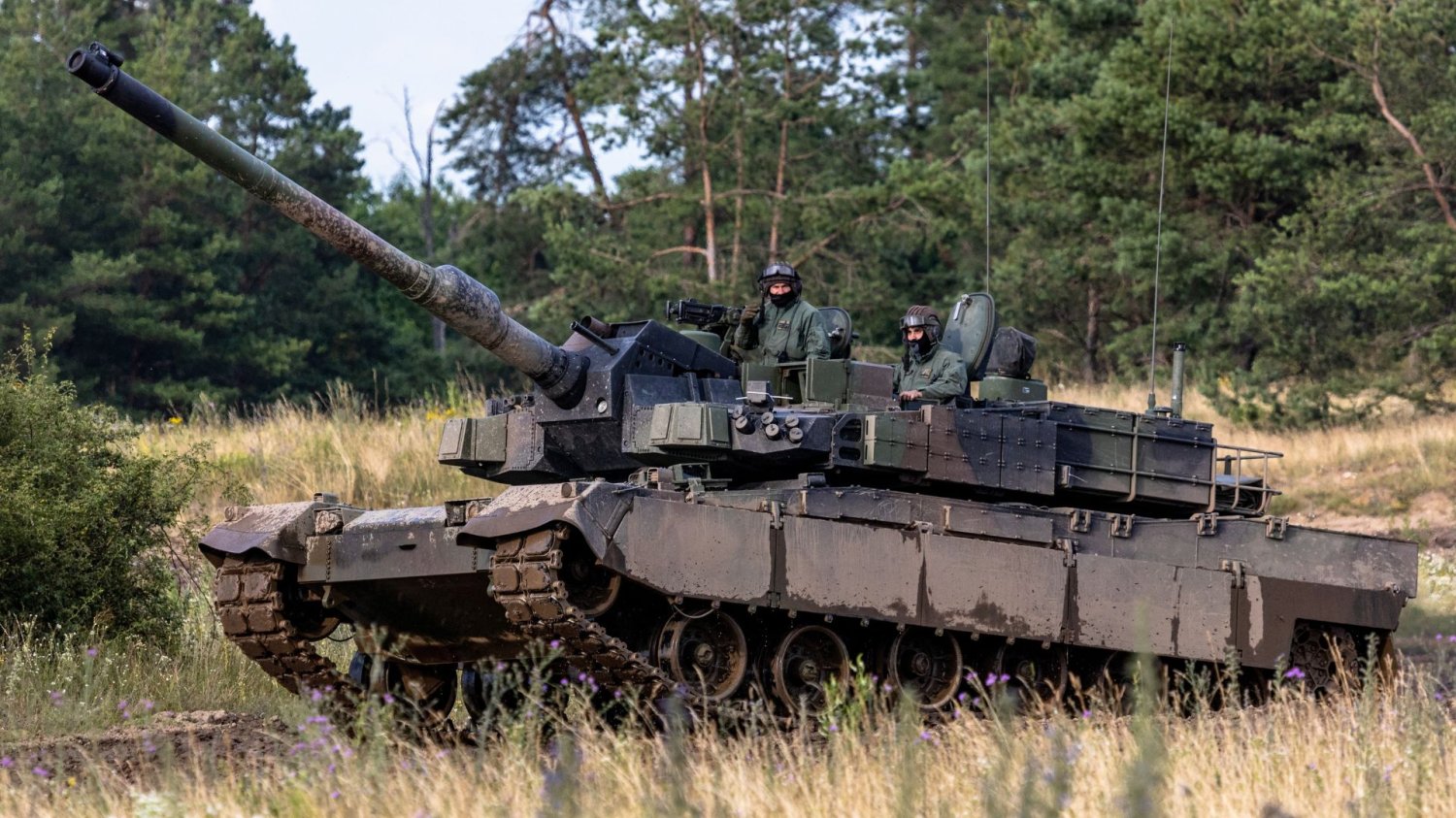 Czołgi K2 szybciej trafią do polskiego wojska, Koreańczycy przyspieszają wielki kontrakt Czołg K2 na poligonie. Koreańskie pantery ruszają do Polski. Pierwsze 28 czołgów wypływa już za kilka dni