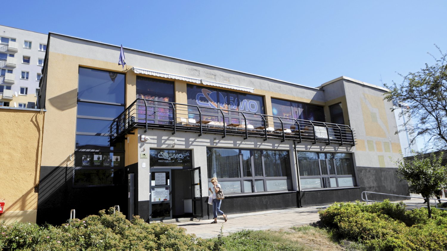 W miejscu kontrowersyjnego pubu "Cosmo", który segregował klientelę i odmawiał wstępu "lewakom" (kimkolwiek są), pojawiła się informacja o możliwości jego wynajęcia