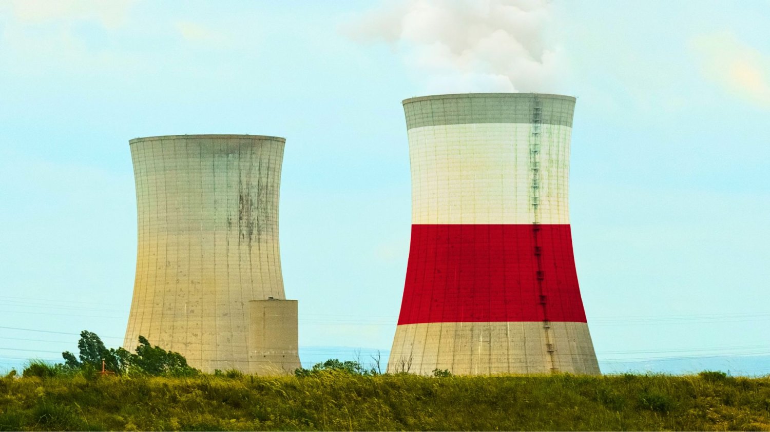 Polacy chcą budowy elektrowni jądrowej. Wyniki badań to absolutny nokaut Dwa kominy elektrowni jądrowej. Jeden ma na sobie flagę Polski. Polacy chcą atomu. Wyniki badania nokautują
