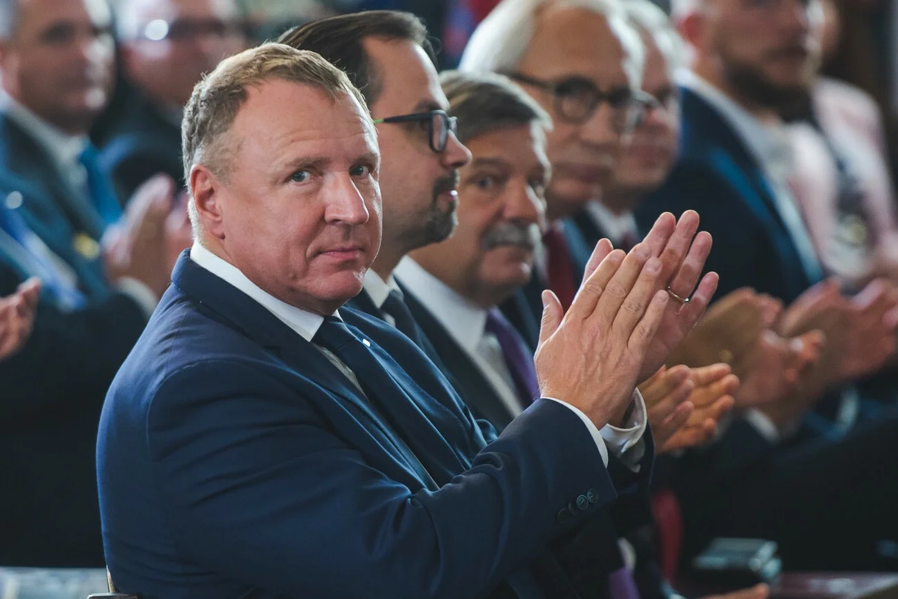 Jacek Kurski trafił do Banku Światowego. Jego kompetencje wypadają blado na tle jego odpowiedników
