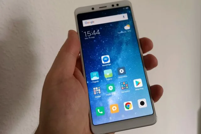 Redmi Note 5 będzie kosztował 899 zł (3GB RAM i 32 GB pamięci wewnętrznej) i 1049 zł (3GB RAM i 64 GB pamięci wewnętrznej).