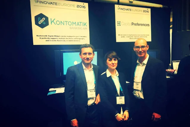Marcin Truszel ze swoimi współpracownikami na konferencji Finovate w Londynie, luty 2016