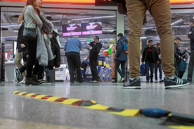 Rząd zapomniał o tym, że kontrolerom za pracę w niedziele trzeba płacić. W efekcie nie będzie komu sprawdzać, czy zakaz nie jest przypadkiem łamany.