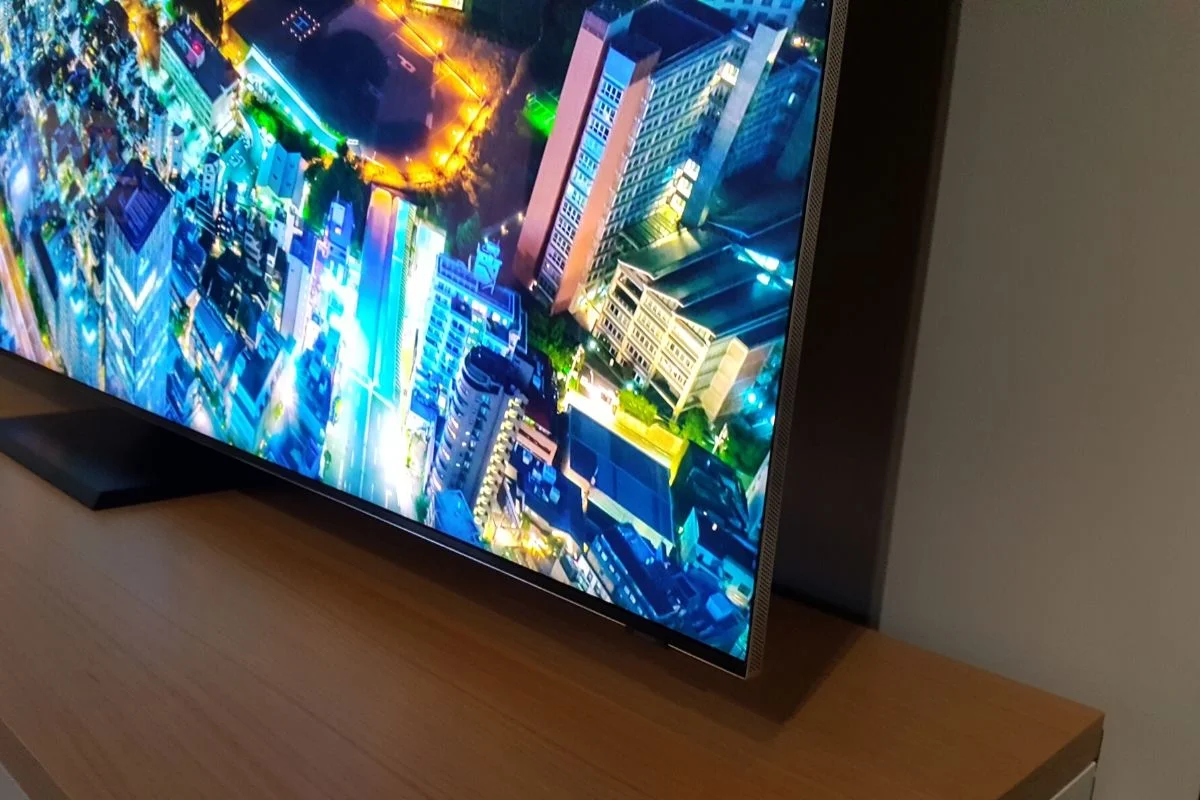 Nowy flagowy telewizor 8K Samsunga praktycznie nie ma już ramki dookoła wyświetlacza.