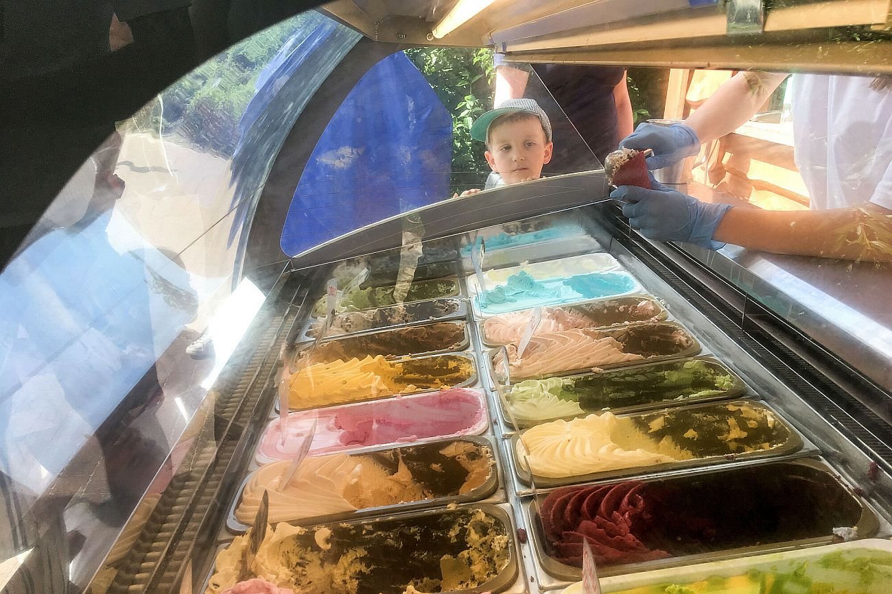 Sprzedawczyni lodów dostała 3000 zł mandatu za to, że nie dała klientowi paragonu do ręki, tylko położyła go na ladzie