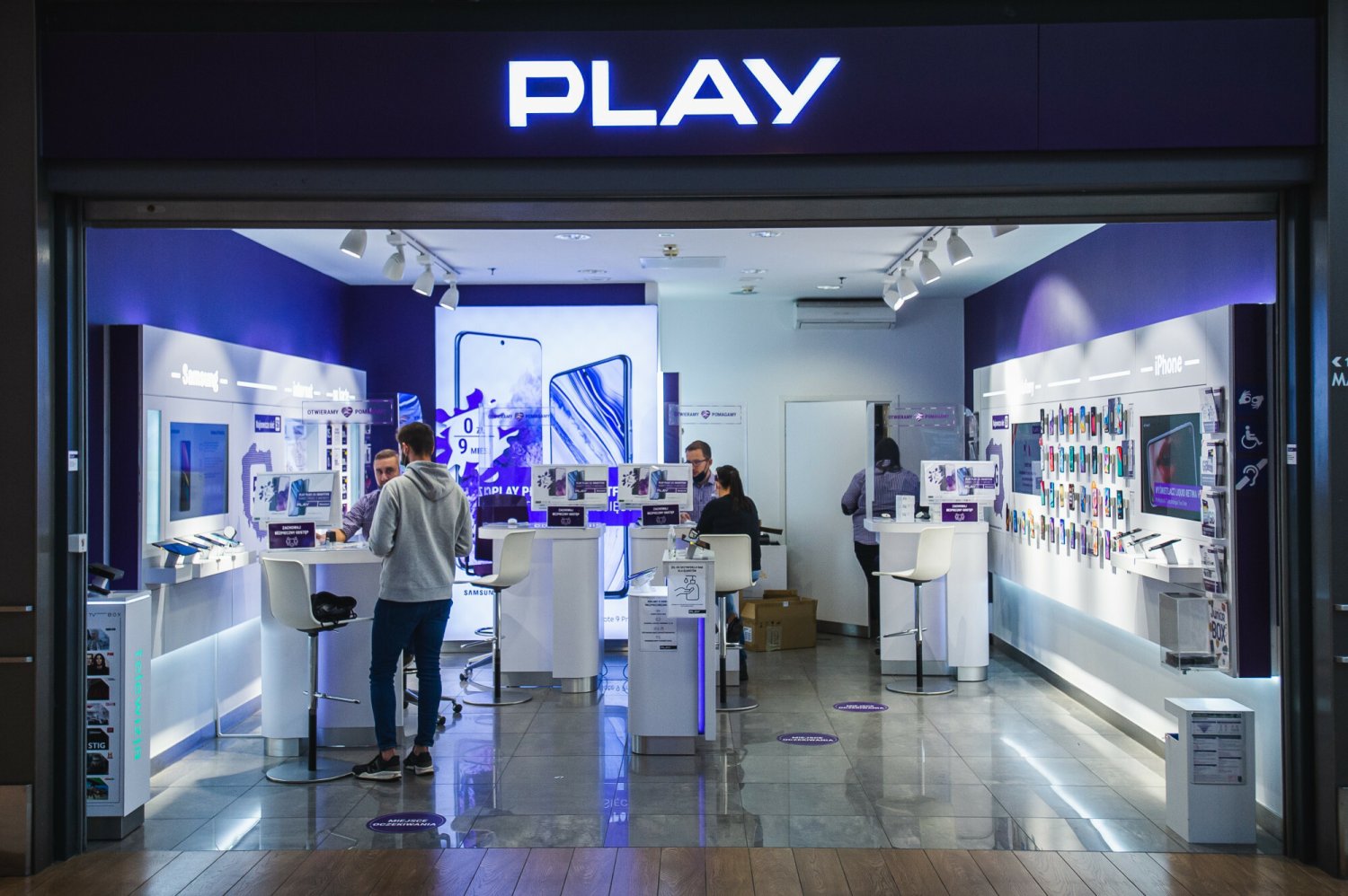 Przyczyny awarii w Play i UPC